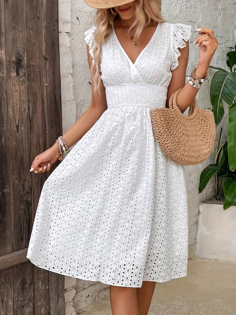 Robe en Dentelle Blanche – Votre Complice pour une Élégance Estivale