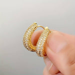Load image into Gallery viewer, Boucles d&#39;Oreilles Créoles Plaqué Or Étincelantes - Un Classique Réinventé
