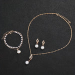 Load image into Gallery viewer, Coffret 5 pièces : Montre Contemporaine, 2 Bracelets Perlé, Collier et Boucles d&#39;Oreilles: L&#39;Alliance du Style et de la Grâce

