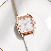 Coffret 5 pièces : Montre Contemporaine, 2 Bracelets Perlé, Collier et Boucles d'Oreilles: L'Alliance du Style et de la Grâce