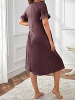 Load image into Gallery viewer, Robe de Maternité Élégante Bordeaux avec Dentelle Blanche - Chic et Confortable
