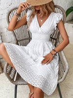 Load image into Gallery viewer, Robe en Dentelle Blanche – Votre Complice pour une Élégance Estivale
