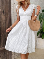Load image into Gallery viewer, Robe en Dentelle Blanche – Votre Complice pour une Élégance Estivale
