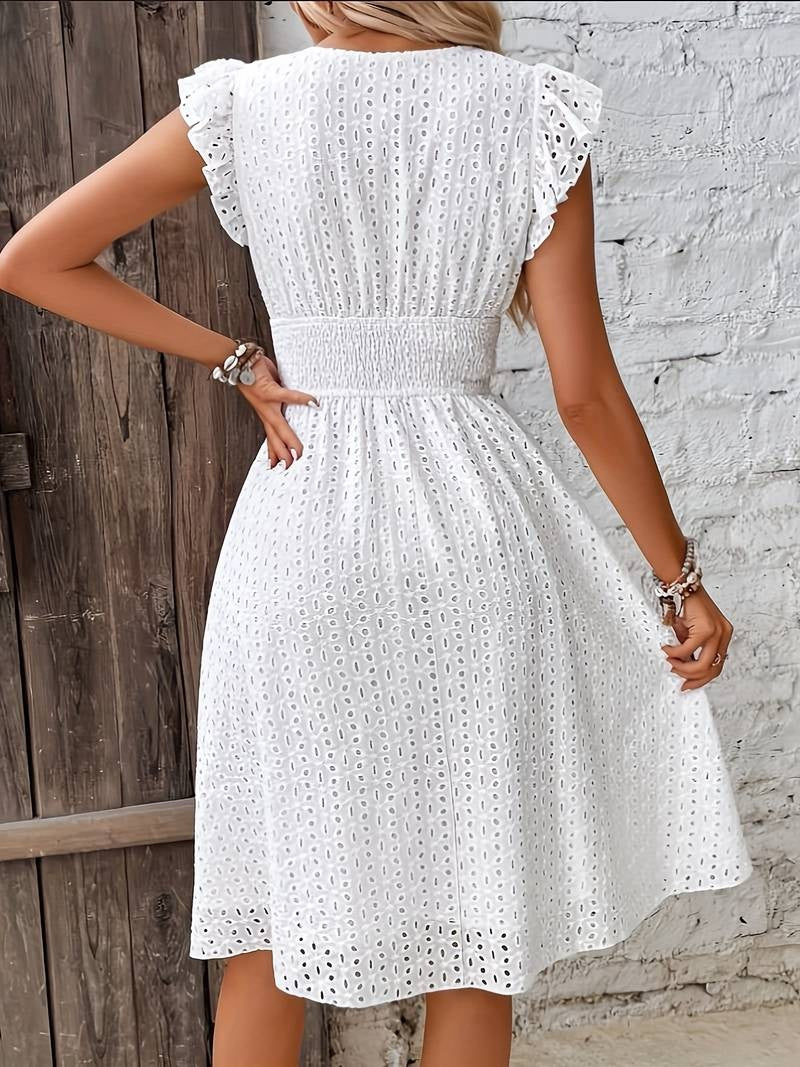 Robe en Dentelle Blanche – Votre Complice pour une Élégance Estivale
