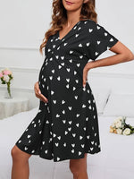 Load image into Gallery viewer, Robe de Maternité Chic à Motif Cœurs - Douceur et Style au Quotidien
