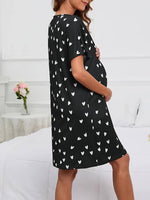 Load image into Gallery viewer, Robe de Maternité Chic à Motif Cœurs - Douceur et Style au Quotidien
