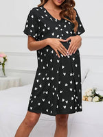 Load image into Gallery viewer, Robe de Maternité Chic à Motif Cœurs - Douceur et Style au Quotidien
