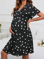 Load image into Gallery viewer, Robe de Maternité Chic à Motif Cœurs - Douceur et Style au Quotidien
