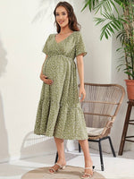 Load image into Gallery viewer, Robe de Maternité Verte à coeur pour un Été Radieux
